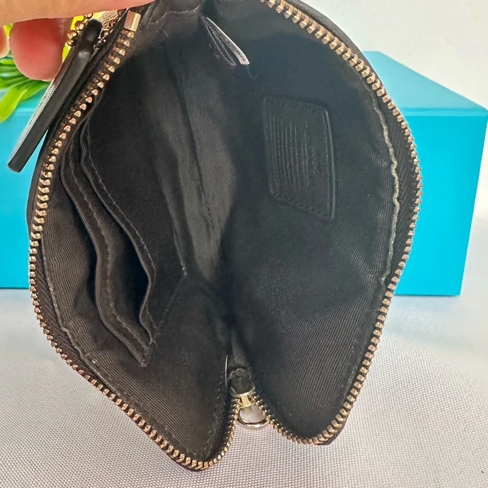 #68 COACH ~ Signature Brown and Cream w/Black Leather Wristlet Strap and Hangtag - Picture 11 of 12